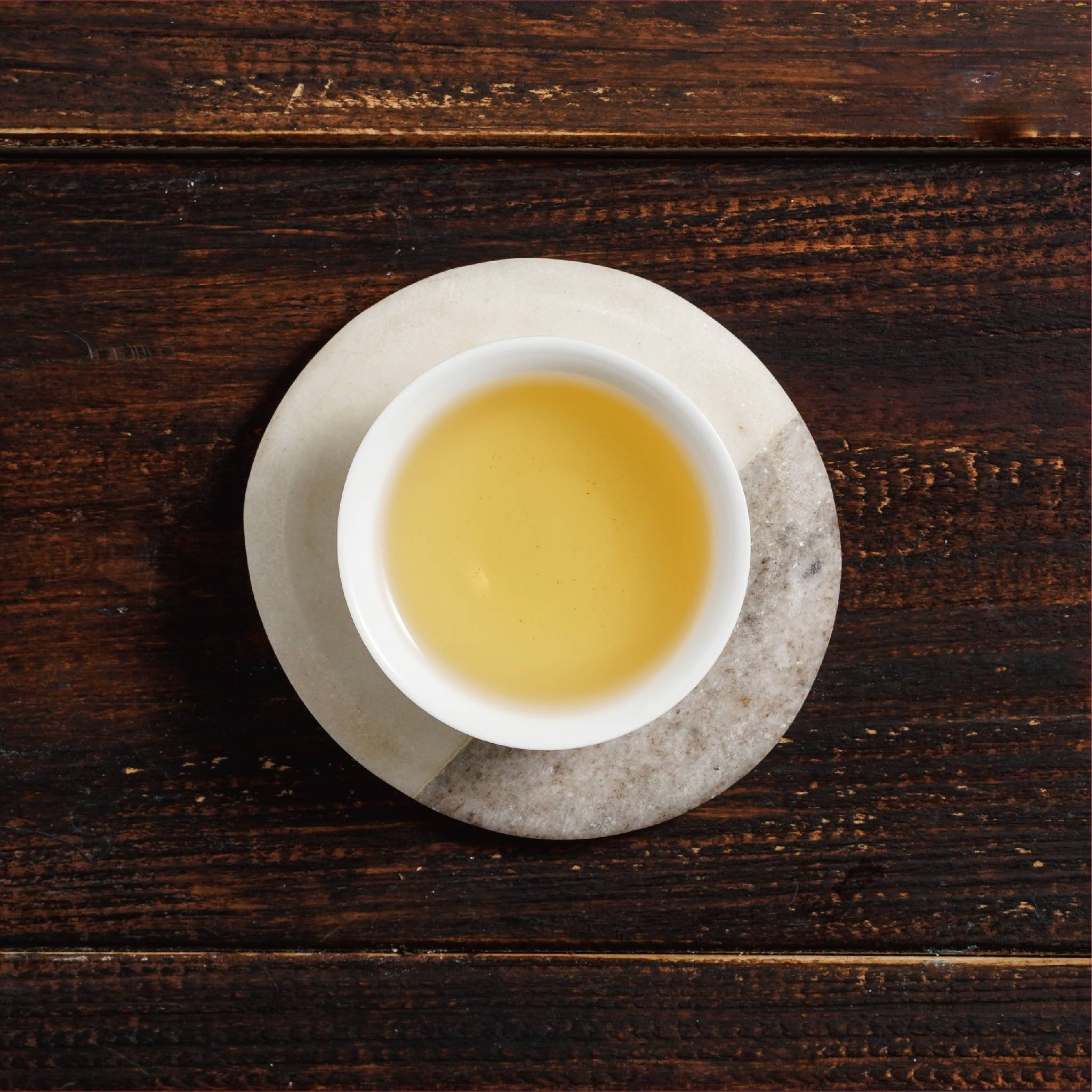 alishan ali mountain tea liquor in cup