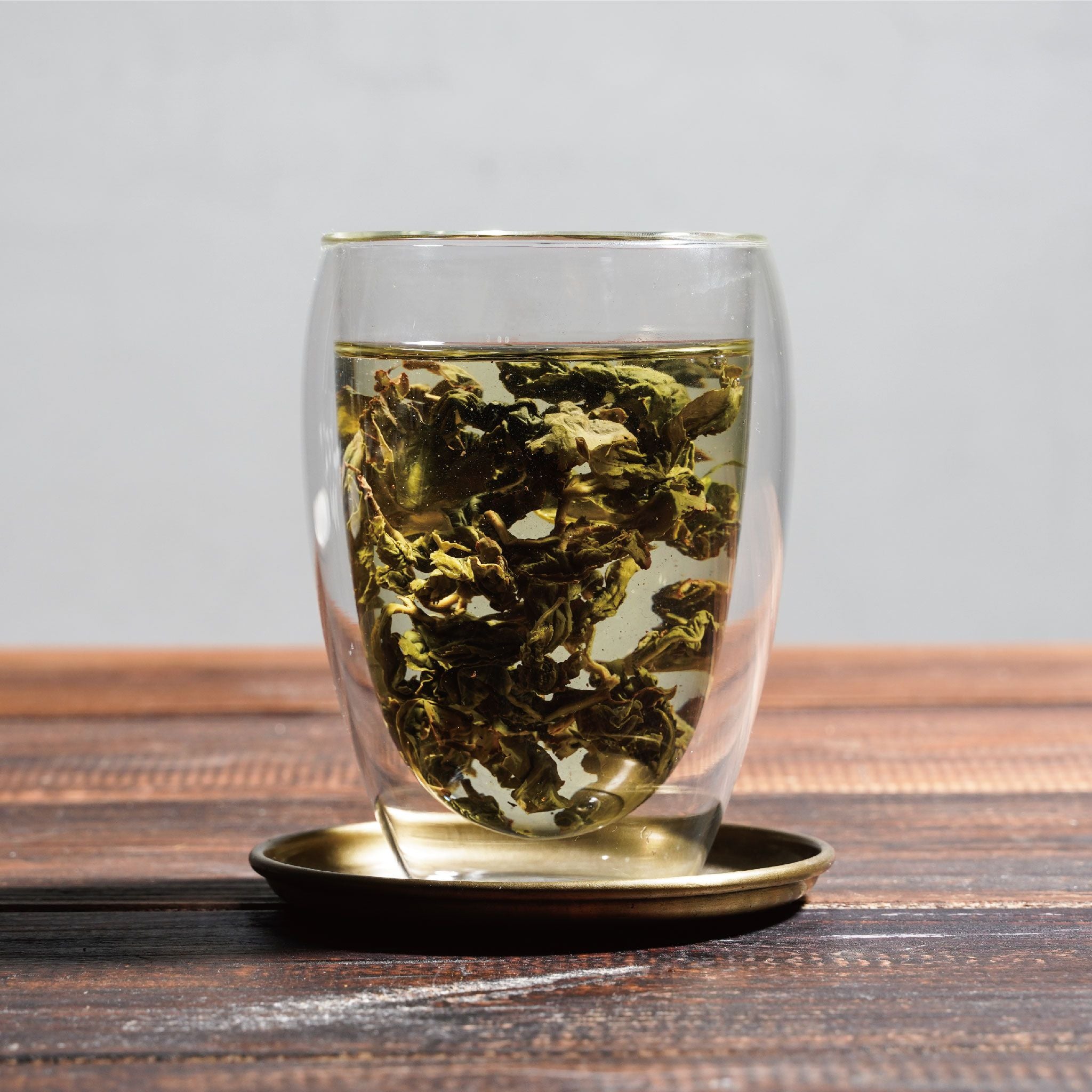 cui yu green jade wet tea leaves floating in cup