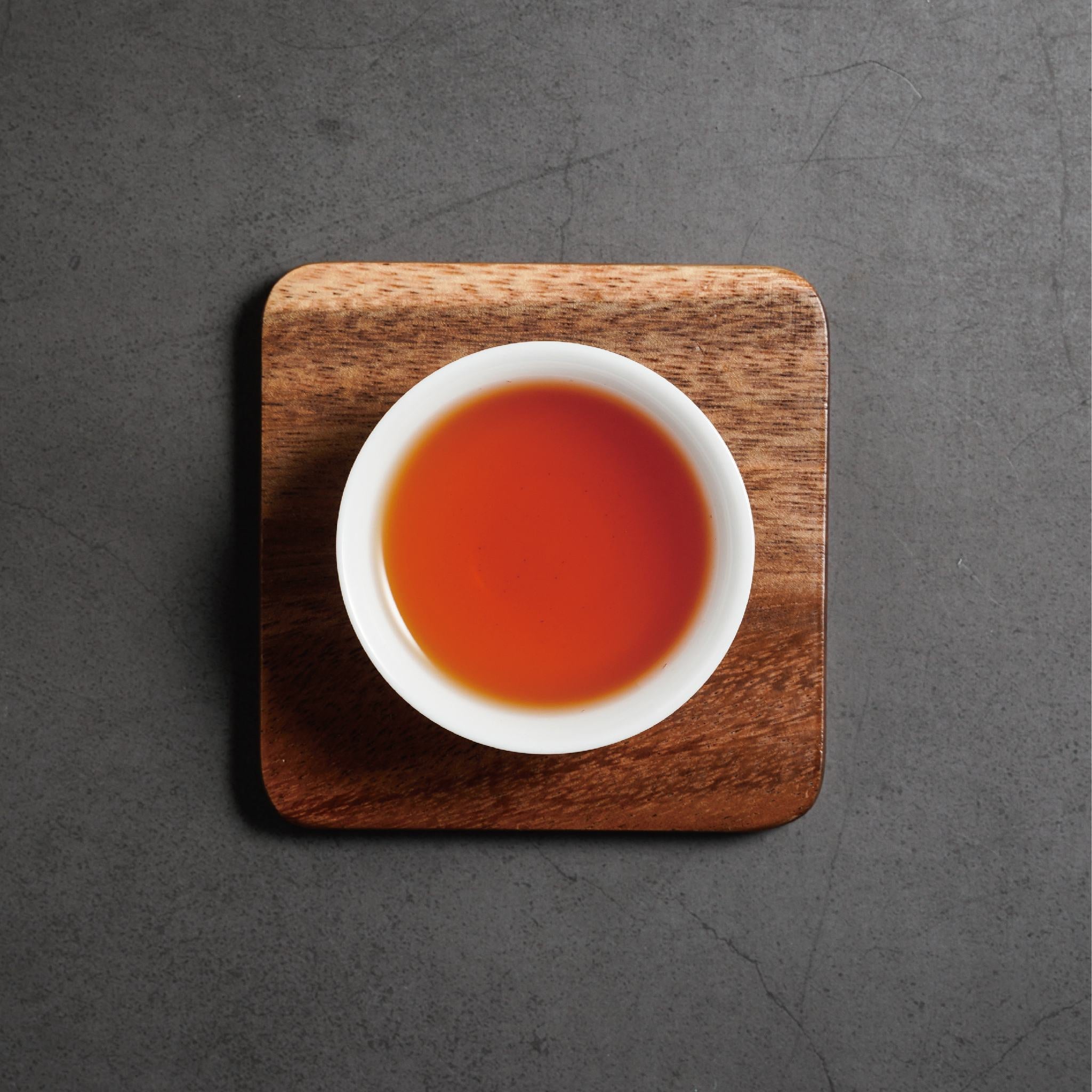 hong yu red jade tea liquor in cup