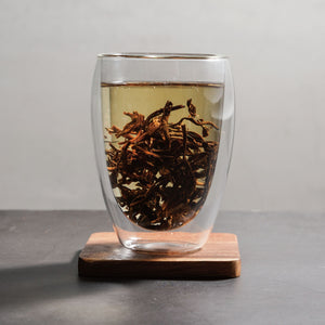 hong yu red jade wet tea leaves floating in cup