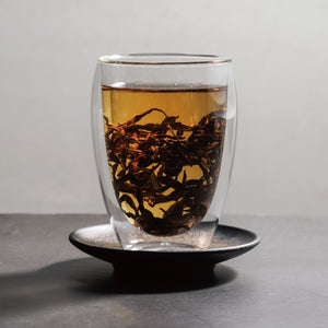 hong yun red rhyme wet tea leaves floating in cup