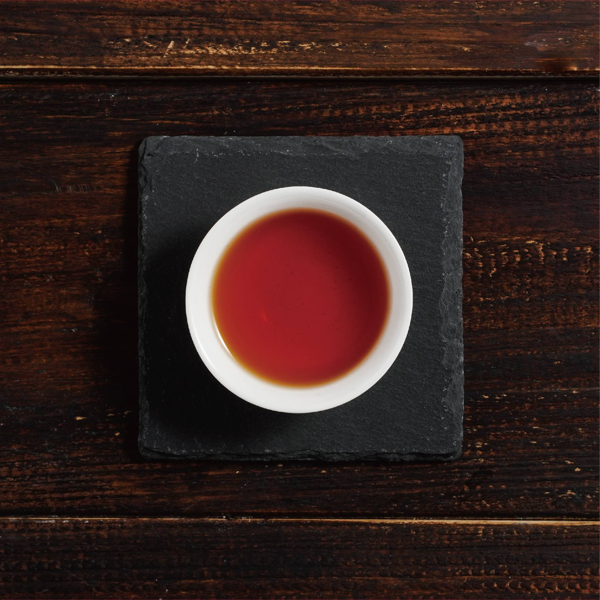 jia ye long beautiful leaf dragon gaba tea liquor in cup
