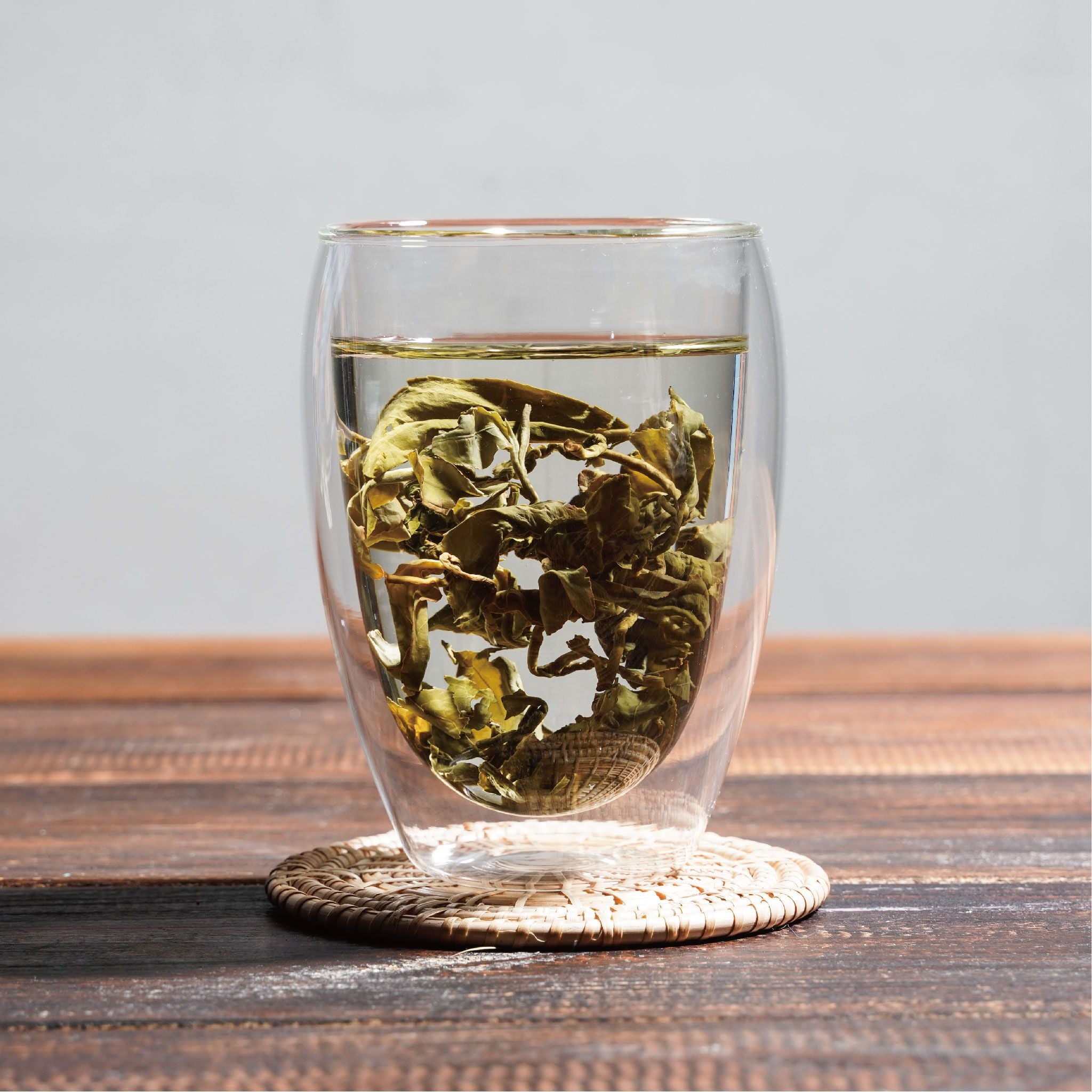 li shan pear mountain wet tea leaves floating in cup
