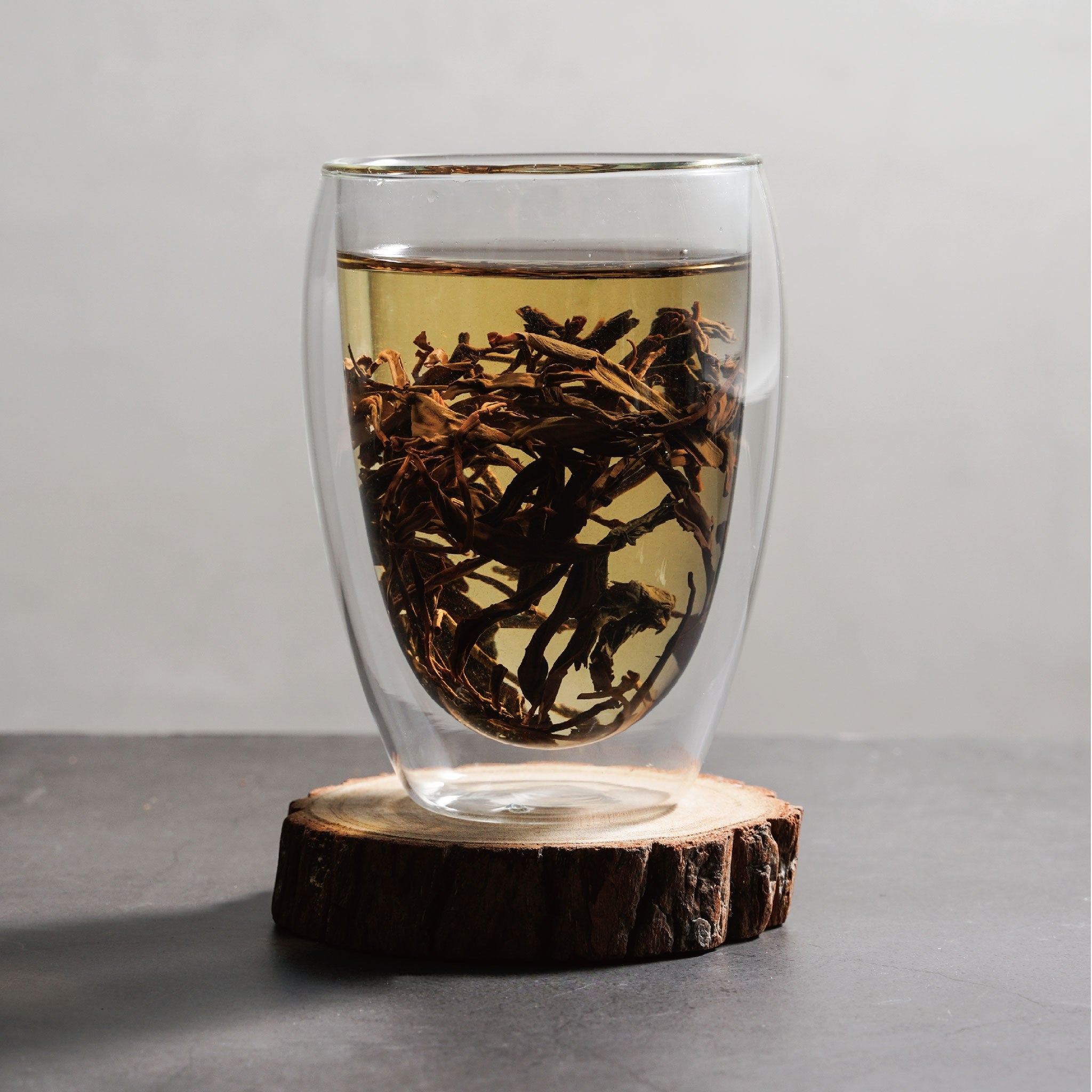 mi xiang honey fragrance black tea wet tea leaves floating in cup